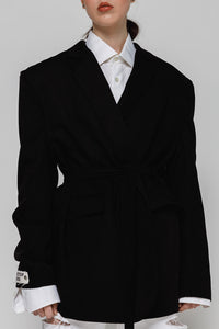 Crepe jacket-constructor in classical black 
